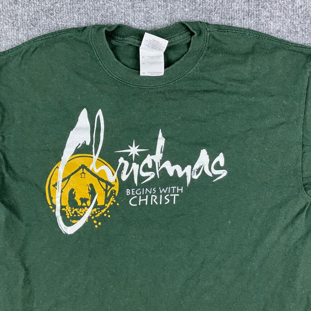 Gildan Christmas T-Shirt Men's Medium Green Religious‎ Holiday Graphic Tee